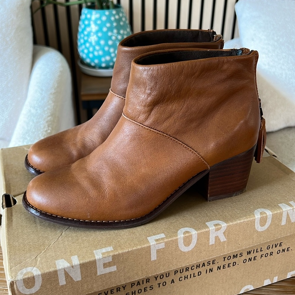 TOMS Leila Toffee Suede Bootie